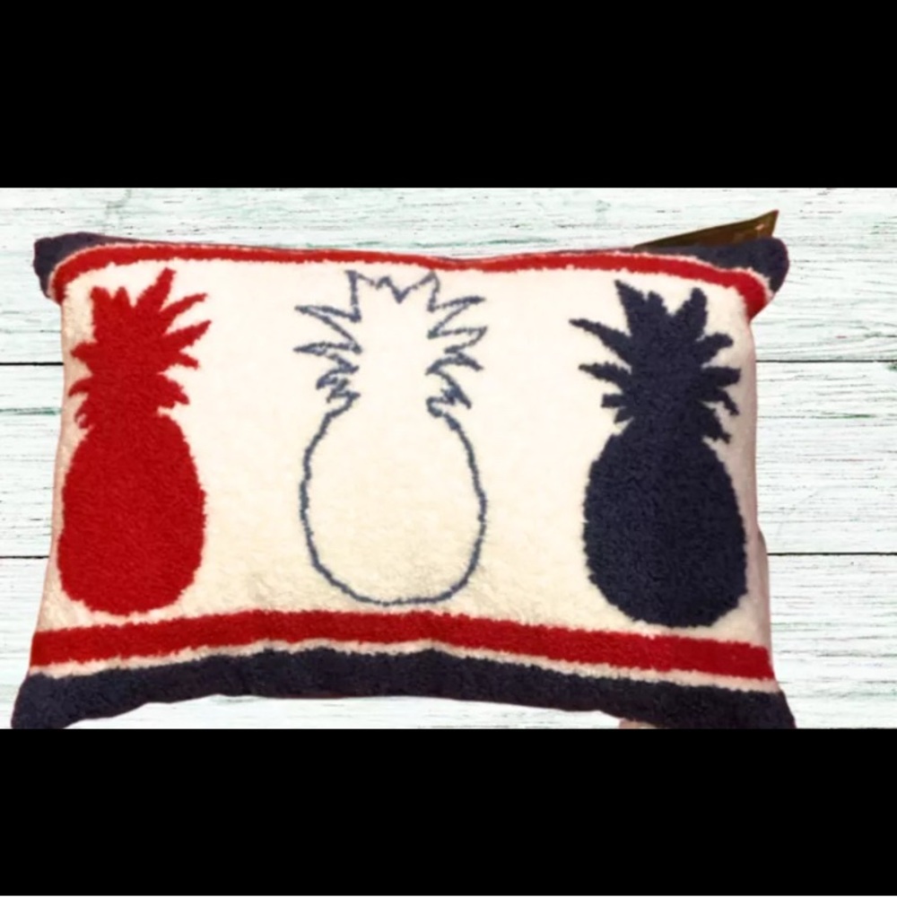 Southern Living Hook Pillow Pineapple Red White Blue Indoor Outdoor 9 x 13 in.